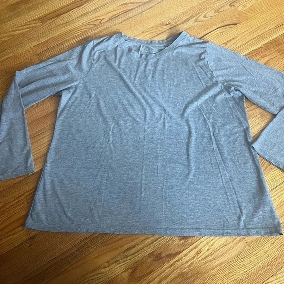 Two long sleeve Time and Tru tops - Picture 5 of 6
